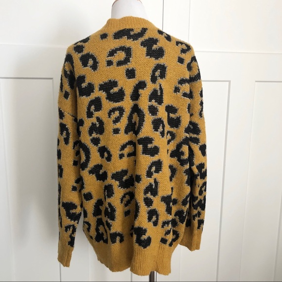 ❌SOLD❌J.O.A Animal Print Cardigan Sweater Button - Picture 6 of 8